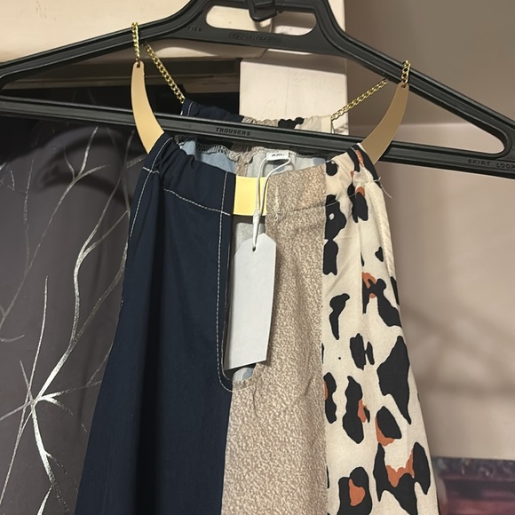 Dress with gold embellishment at neck never worn with tags - Picture 2 of 4